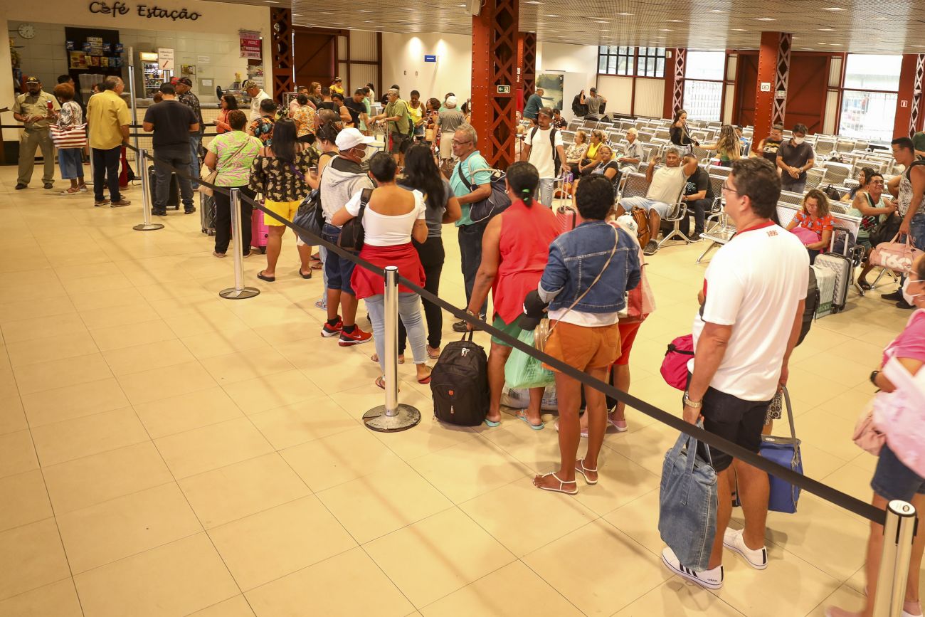 Fila de embarque no Terminal Hidroviário