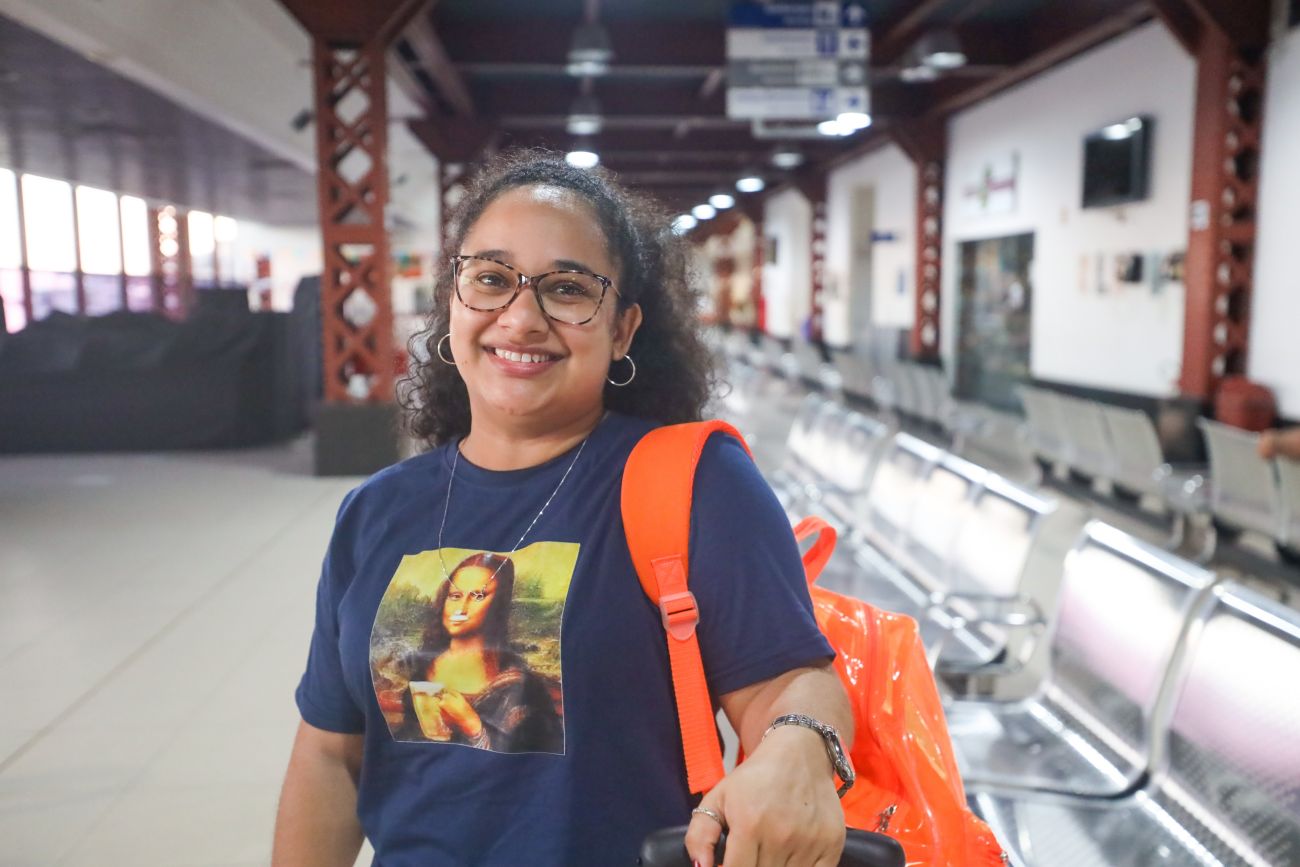 Professora Lorena Santos pronta para embarcar