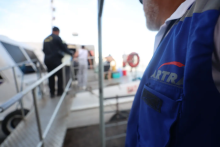 FISCAL DA ARTRAN ACOMPANHA ENTRADA DE USUÁRIOS EM EMBARCAÇÃO